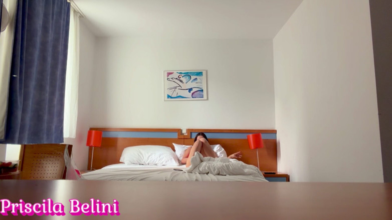 PriscilaBelini: Žena Je Natáčena V Hotelovém Pokoji