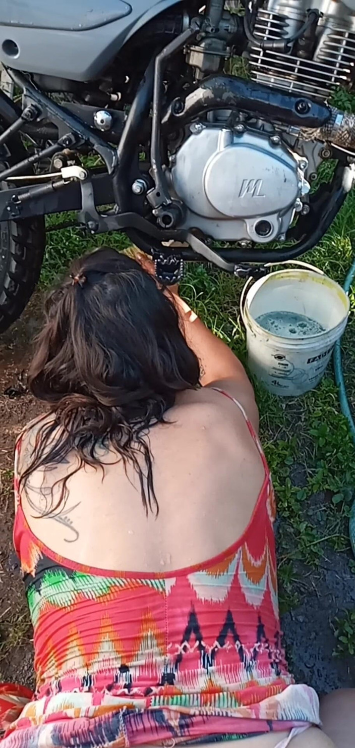 Nalgona Hot Wife: Washing the Motorcycle My Boss Interrupts Me and Fucks My...