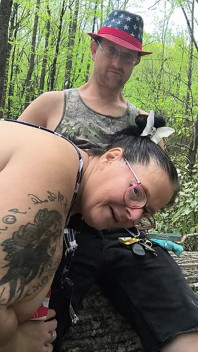 Redneck Lapdance v lese dostala tohoto velkého čůráka redneck platí jí dobře