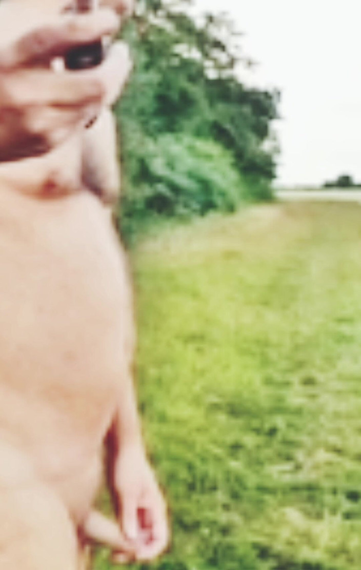 MaleModel: Naked Selfie Walk