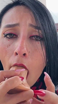 Tôi muốn thấy bạn đụ cổ họng tôi bằng dương vật giả - sâu họng, cổ họng