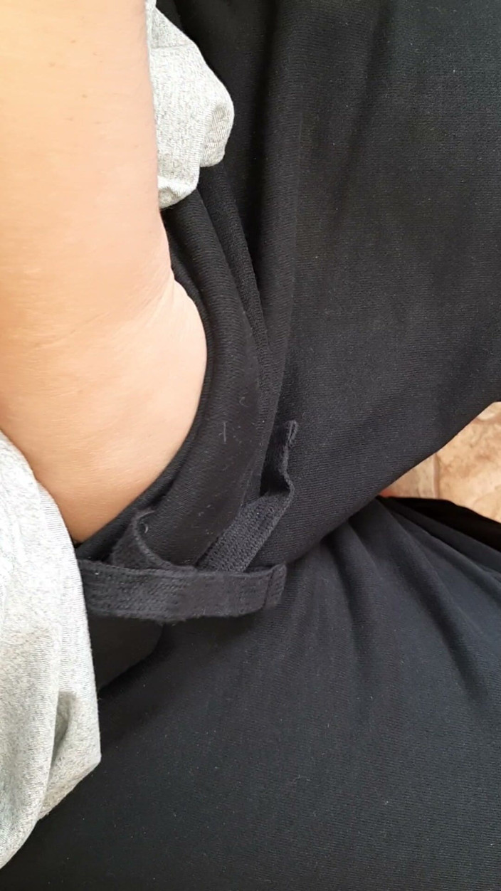 Lesbian-candys: Ik masturbeer stiekem in de keuken achter mijn stiefmoeder terwijl...
