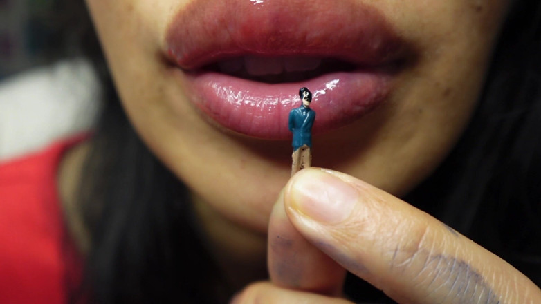 Asmr_mouth: Giantess gillar att slicka dig och suga dig in