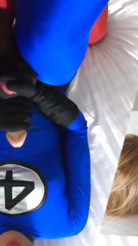 Sofi Goldfinger harika Zentai sakso çekiyor