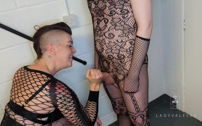 Lady Valeska: Tahrik edici ağzı tıkalı ve reddedildi