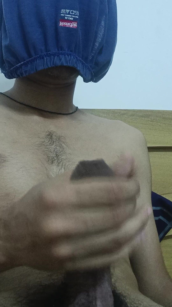 slayboy69: ホットボーイの長いセッションでエッジングとストロークをゆっくり速いペースで繰り返し、射精と噴き出が全身に散らばる