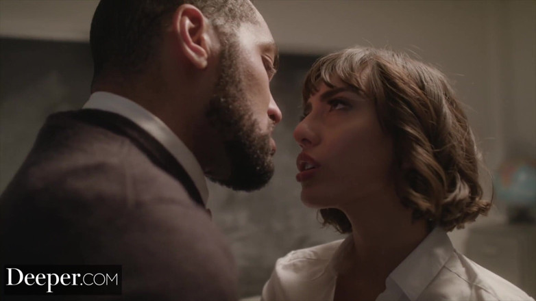 Deeper: Profundo. Janice Griffith se sale con la suya cuando toma...