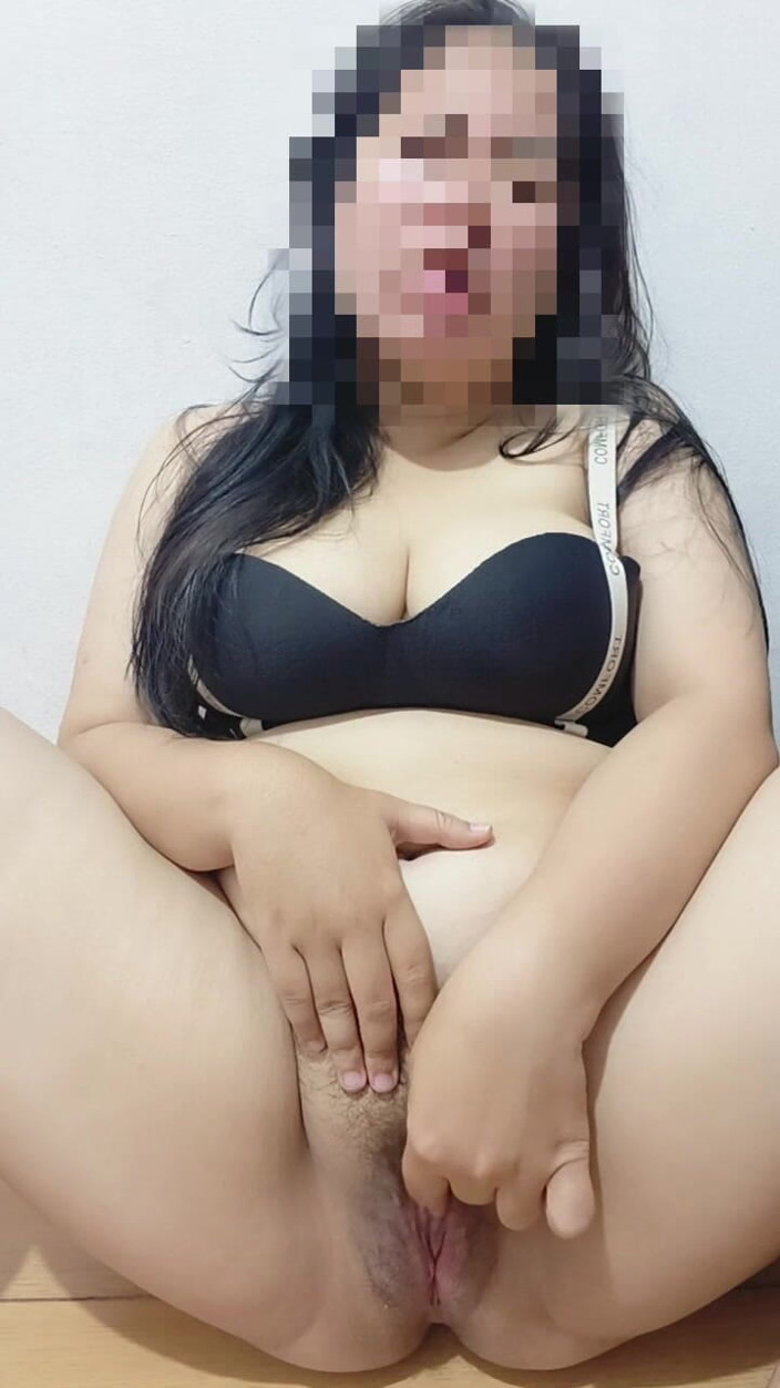 Vaginabig88: 남친이 오기를 기다리는 기숙사에서 휴식