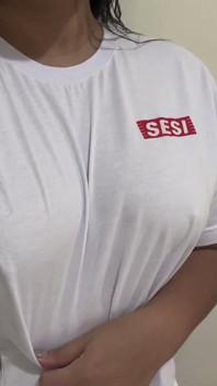 Ünlü üniversiteli kız sınıfta sınıf arkadaşları için mastürbasyon yapıyor