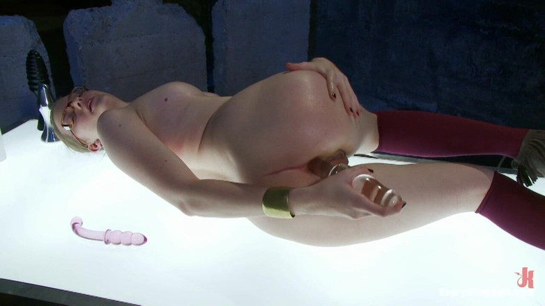 Everything Butt by Kink: Ivy mokhov si cewek mungil pemalu lagi asik ngentot pantat...