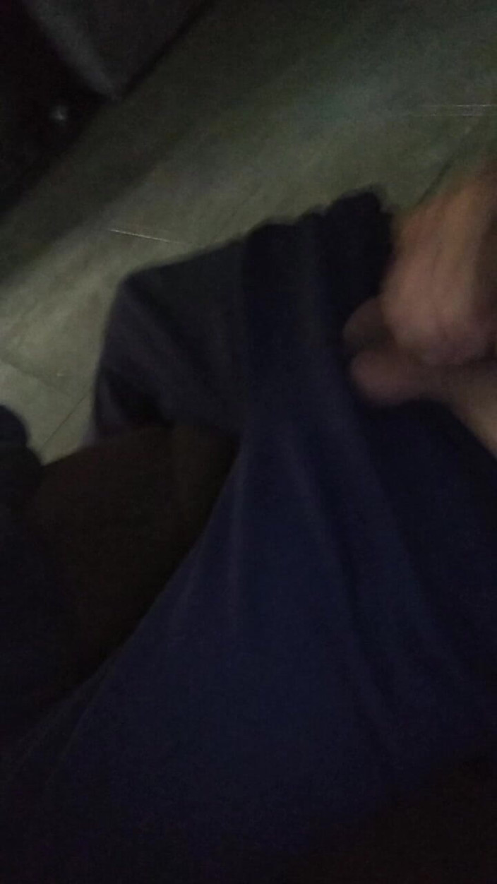 AlexAlejandro13: 在沙发上享受