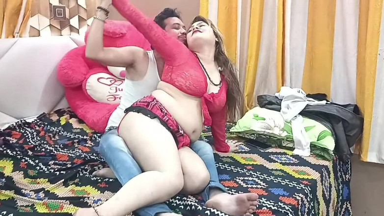 Somnath black board: Tančící dívka tančí s přítelem