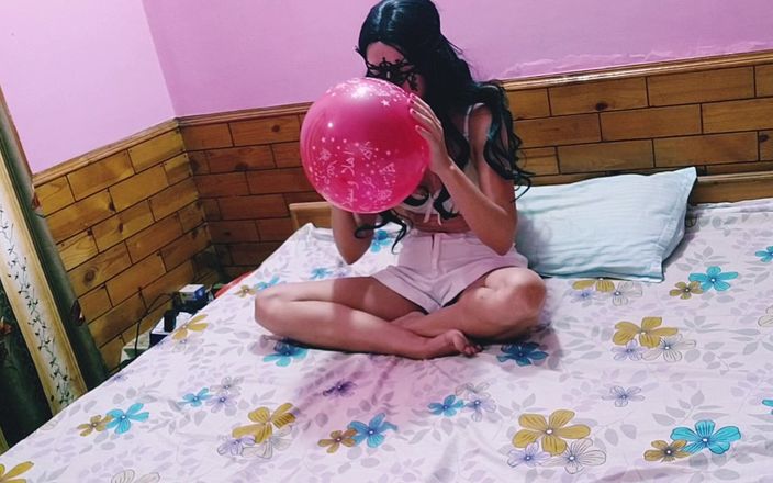 Bolly Karma: Sikimi balonları dolduran seksi sürtüğüne sokmak istiyorum