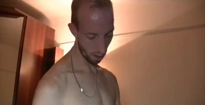 Thsi दब्बू है लड़के ने बार आइन चमड़े की चुदाई की और मेरे दोस्त Justin xxl