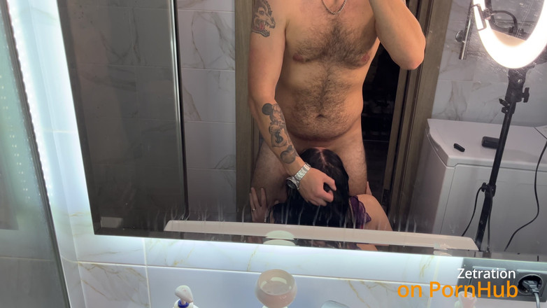 Zetration: Náhodně špehoval mého přítele ve sprše, ale neměl rád hardcore milf...