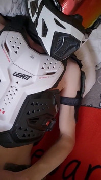 Motocross 보호복을 입을 때, 내 자지를 따먹는 걸 좋아해