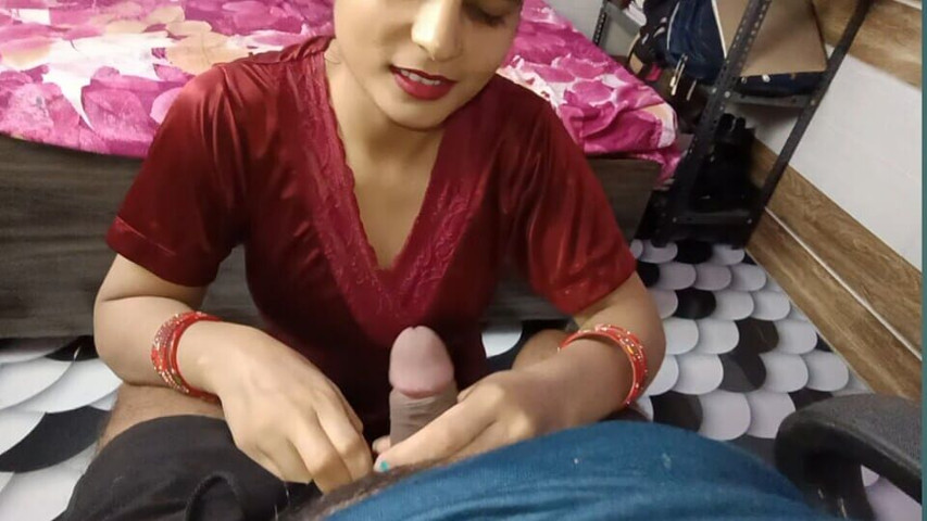 Desi Pooja Bhabhi Enjoying Very Romantic Blowjob Before Fucked His Tite Pussy (Pyaripooja)