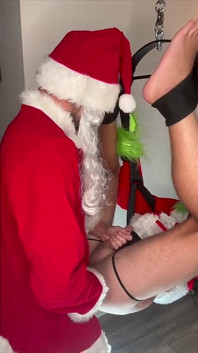 Noel Baba çuvalını götüme boşaltıyor! (Babacık Noel için beni sert sikiyor)
