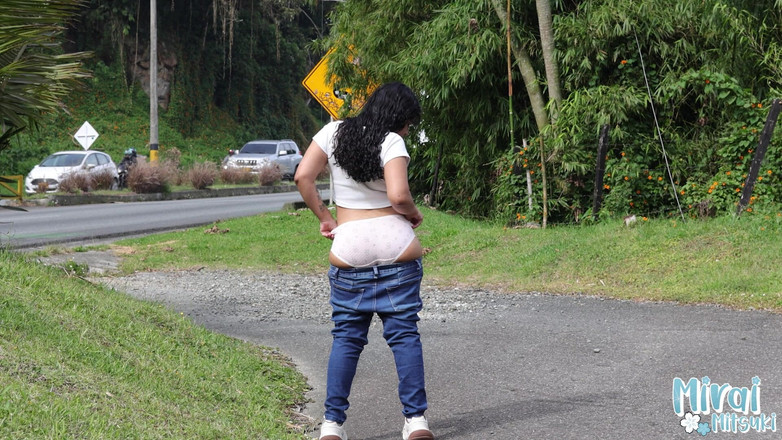 Mirai: Blugii mei cad în public