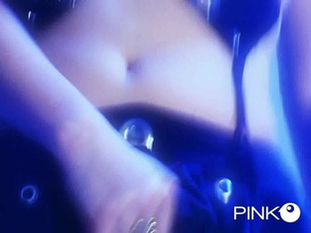 Pinko Club: इलेक्ट्रा और एलिनोर मुर्गा के बारे में पागल