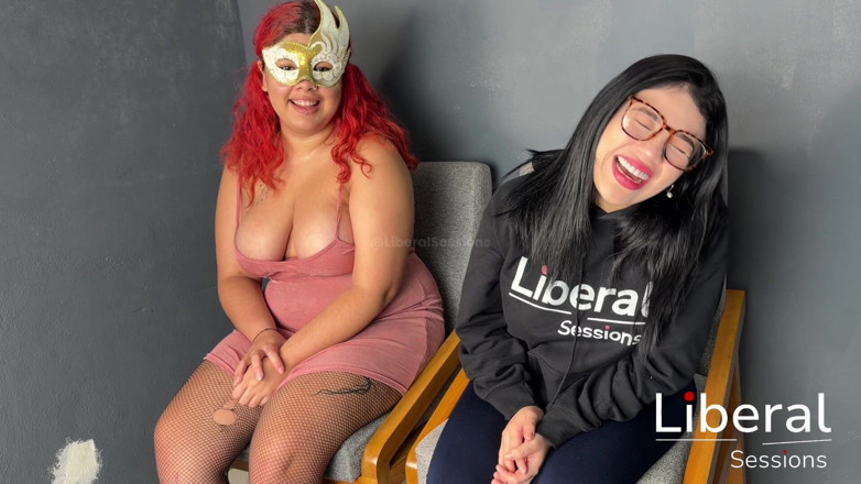 Liberal Sessions: Awek bengkung dengan tetek besar dikongkek keras untuk orang asing
