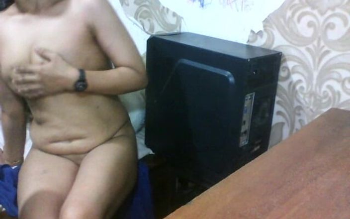 Arabicqueen: Fată tânără excitată pakistaneză țâțe de presă