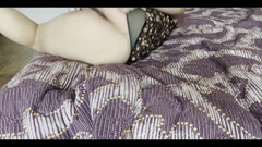 Lux Eva: Madrastra milf en bragas transparentes se masturba el coño mojado