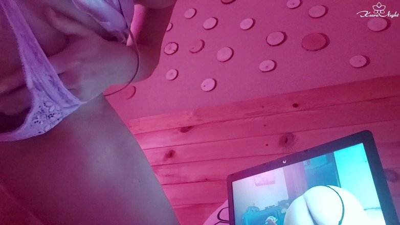 Kiara Night: La ragazza arrapata si masturba la figa con un sex...