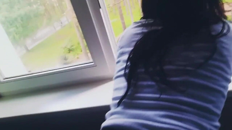 Millanax Fortnite Girl: 热辣的女大学生在窗边被干,脸上都是精液