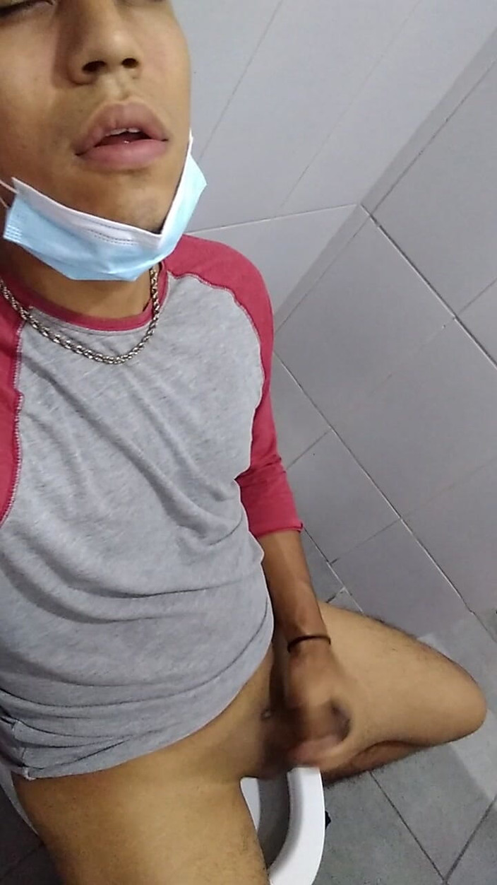 AlexAlejandro13: Intrând în baie