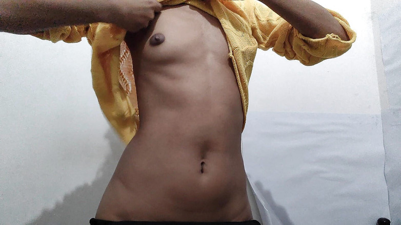 desigirl93: कमसिन सेक्सी लड़की दिखा रही है