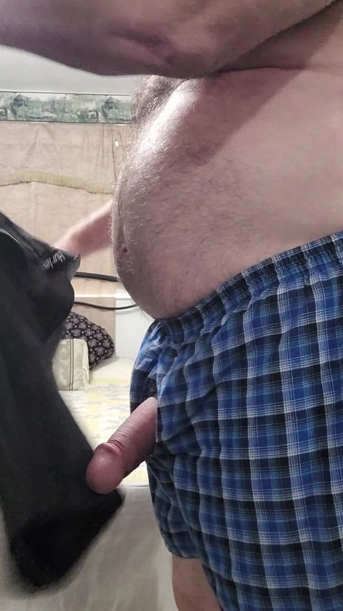 DaddyLNargo: Děda stříká na kameru