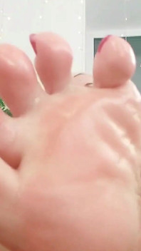 Feticismo del piede video dominazione femminile pov - bella padrona a piedi nudi Arya Grander