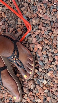 Thick Ebony Thighs N BBW Mature Feet with Plump Juicy Yellow Toes