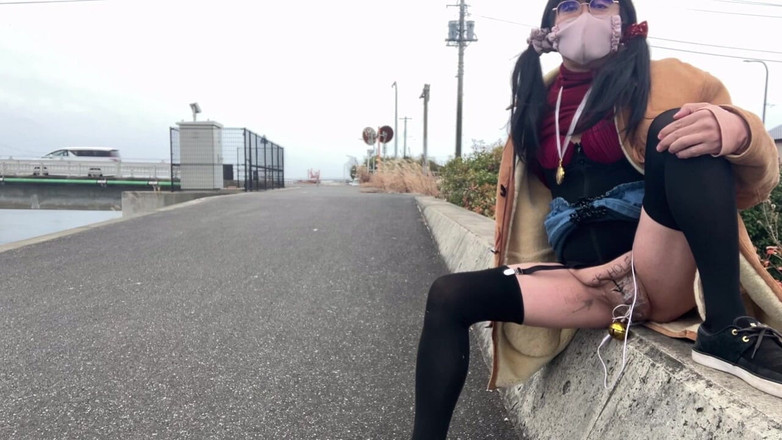 megu2002: Açıkta kalan amcık ve göt deliği ile kendi kendine eğitim...