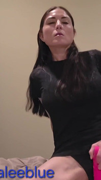 MILF masturbándose