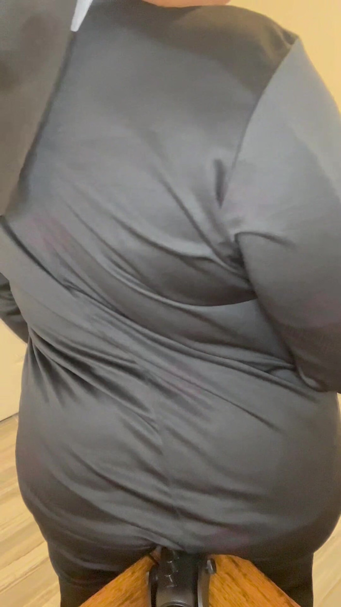 Anye Meshell: Wielki tyłek zakonnicy grzeszy z mikrofonem Asmr!