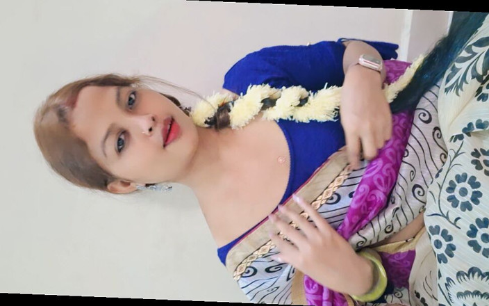 Sweetsex2001: Beautiful Clear Face Desi Girl in Blue Blouse Hot Seductive...