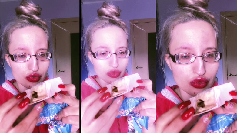 FinDom Goaldigger: Asmr roter lippenstift und Mini-kuchenessen