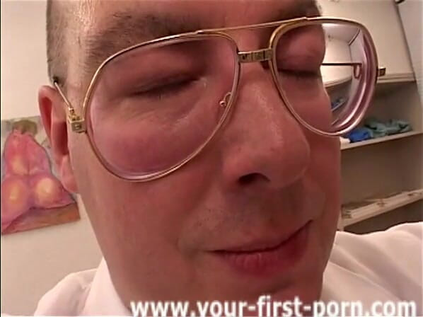GERMAN PORN CLASSICS: Tail forest clinic - part1 - hjälp läkare min brosch kliar. Gonzo...