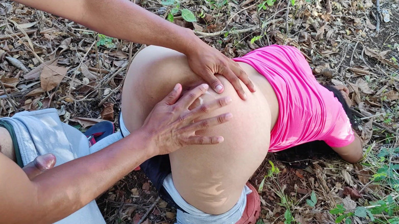 Marys: Rabuda de quatro ao ar livre em primeiro plano
