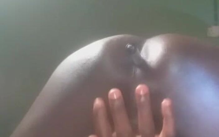 Badman4606: 黑人同性恋青少年青少年泄露肛门视频。
