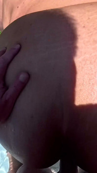 Pipe Interraciale Dans La Piscine Et Orgie De Baise, Ffffm