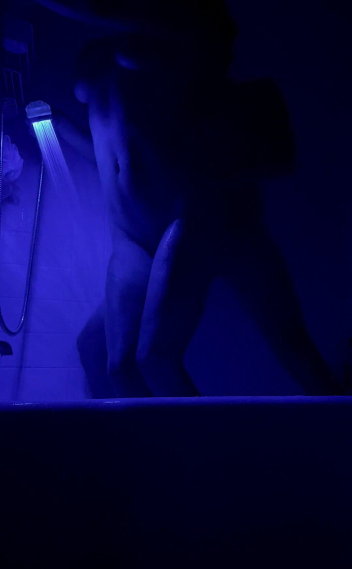 VibeWithMommy: 这个淋浴头让淋浴性爱真的值得尝试！我建议得到一个！