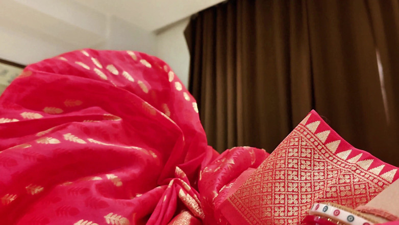 Sassysonia: Bhabhi desi India yang baru berkahwin tidak dapat mengawal emosinya...