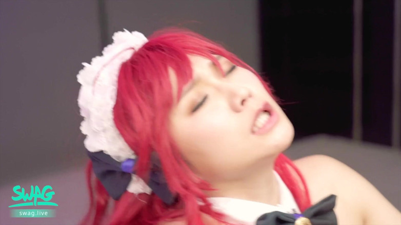 SWAG.live: Cosplay dívky se navzájem prstí, ošukané cizincem