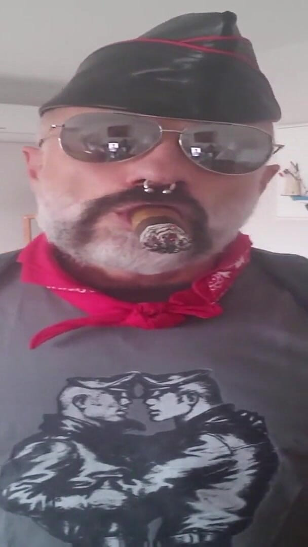 Tof Cigarporn (Muscles Cigar FFPig) Tof Cigarporn (Muscles Cigar FFPig)