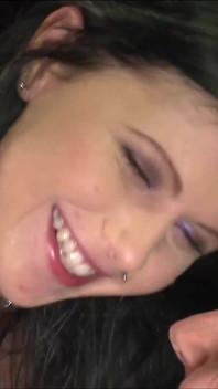 Brunetka děvka v Extreme Ggg Gangbang s análem a masivním výstřikem na obličej