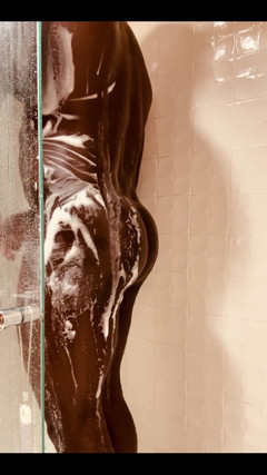 Afro Black XXX: A doua parte a videoclipului meu cu duș