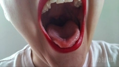 The Antichristrix: Giganta Labios Rojos tiene hambre de ti - en primer plano